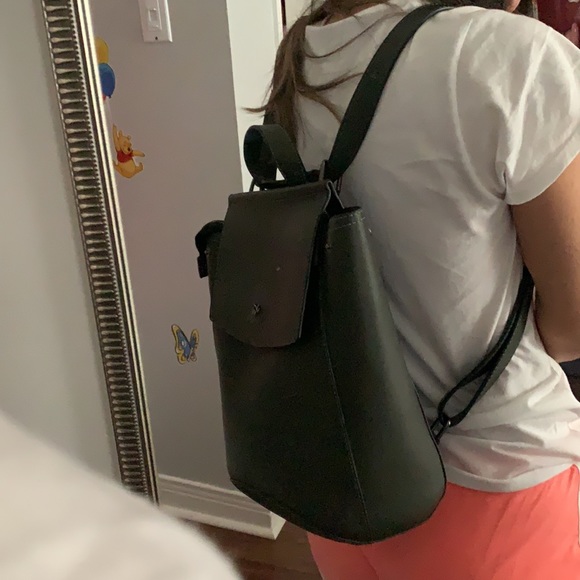 Vegan leather green backup & convertible purse - Picture 6 of 7